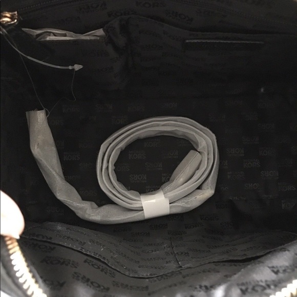 🌷MICHAEL KORS Black Saffiano Sandrine Tote Set - Picture 7 of 7